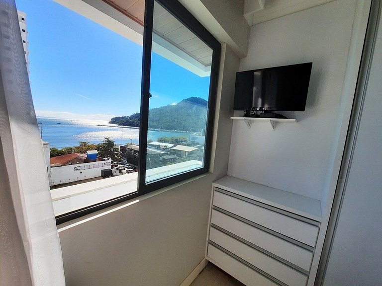 Apto 3 suítes vista incrível orla BC 50 m da praia