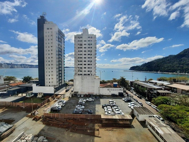 Apto 3 suítes vista incrível orla BC 50 m da praia