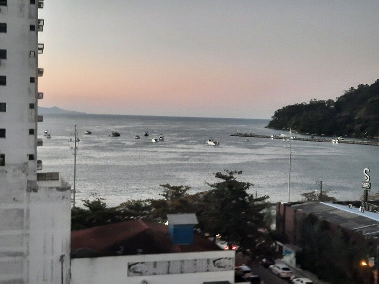 Apto 3 suítes vista incrível orla BC 50 m da praia