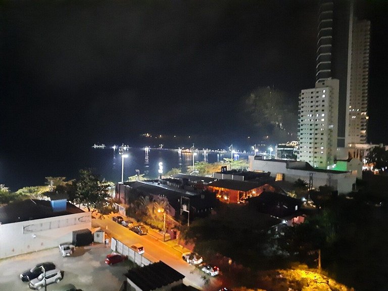 Apto 3 suítes vista incrível orla BC 50 m da praia