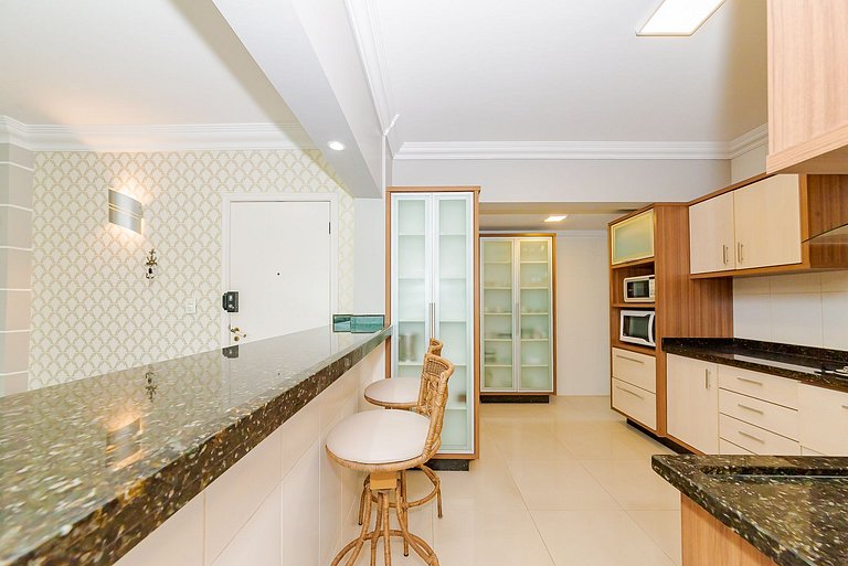 Quadra Mar Apto Amplo Suite + 2Q 50m da Praia