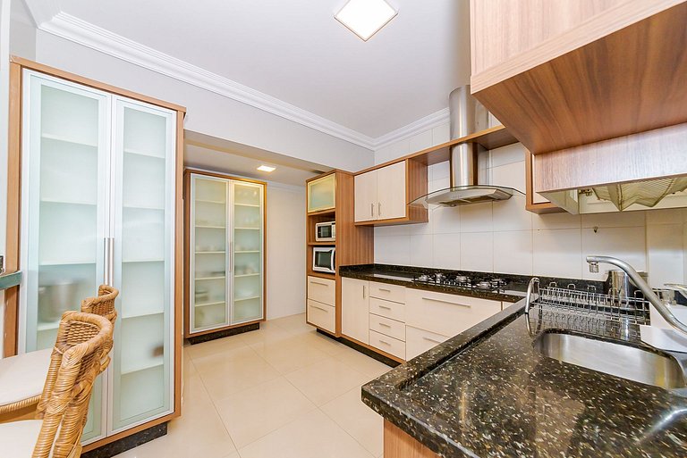 Quadra Mar Apto Amplo Suite + 2Q 50m da Praia
