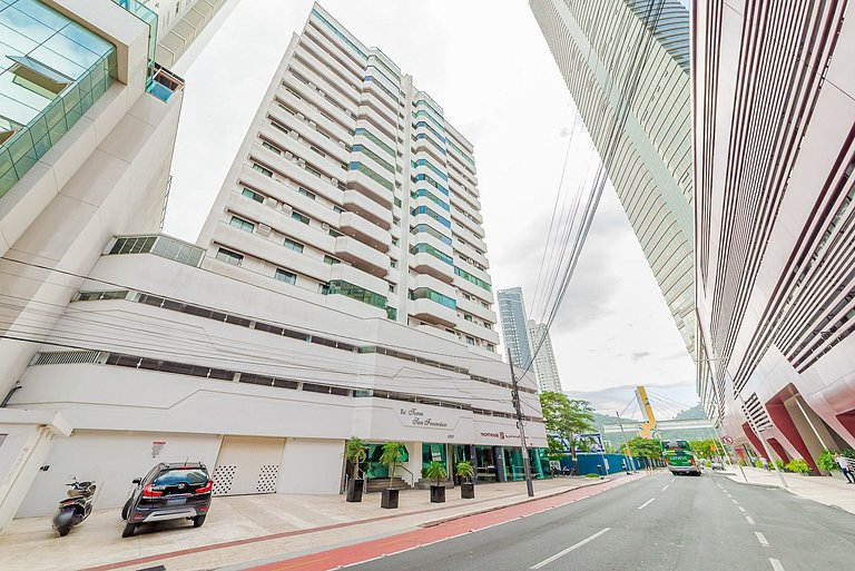 Apto 3 suítes vista incrível orla BC 50 m da praia