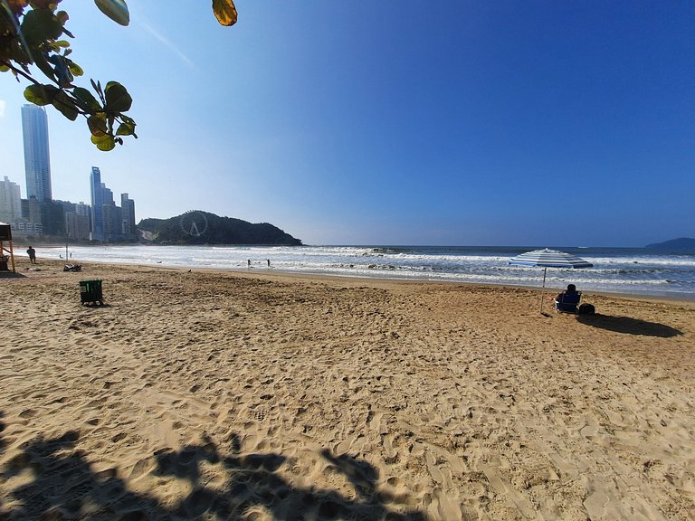 Apto 2sui+1Q Quadra Mar 50m Praia Central