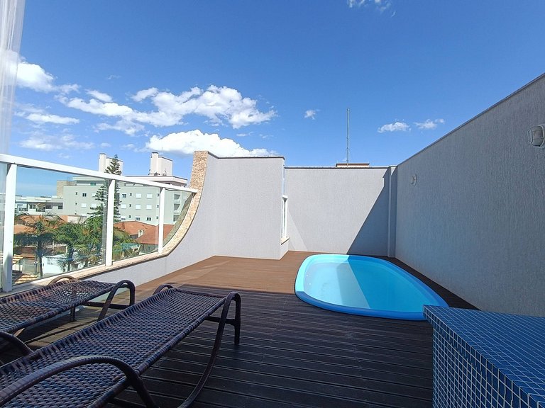 Ampla Cobertura 2 Suítes Piscina Privativa