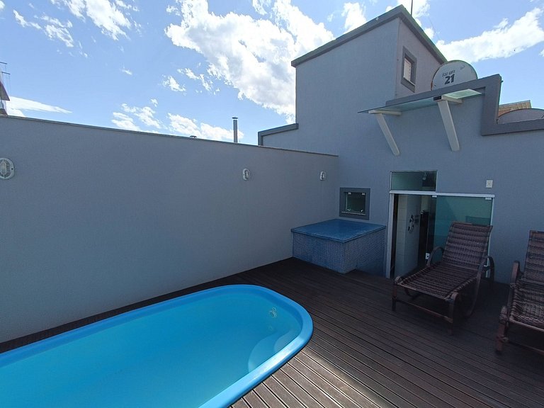 Ampla Cobertura 2 Suítes Piscina Privativa