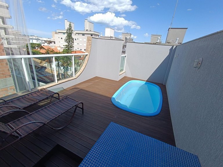 Ampla Cobertura 2 Suítes Piscina Privativa