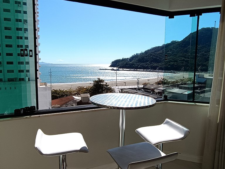 Apto 3 suítes vista incrível orla BC 50 m da praia