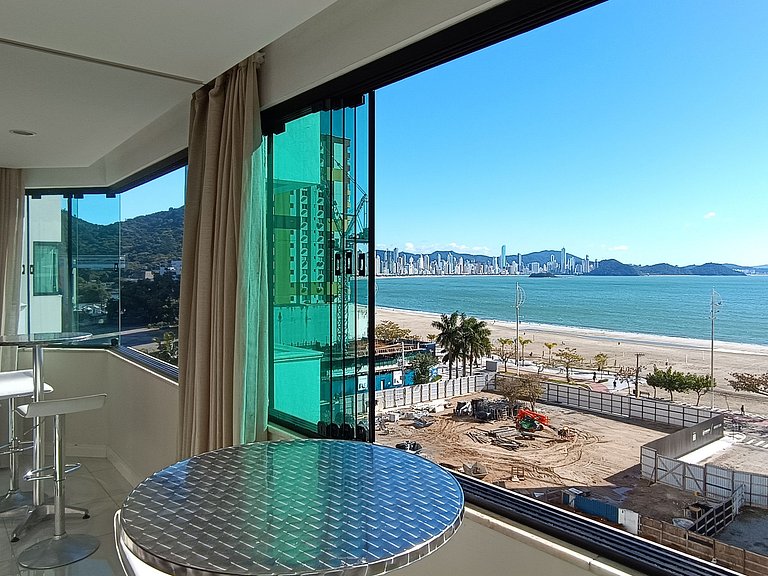 Apto 3 suítes vista incrível orla BC 50 m da praia