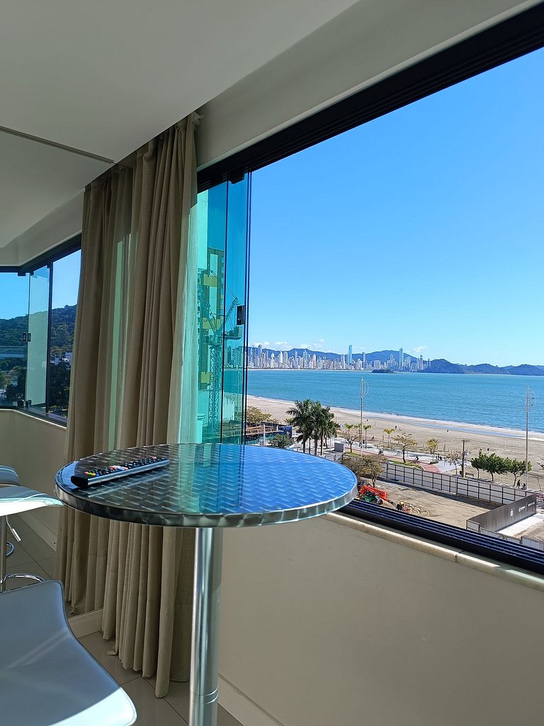 3 Suítes Linda Vista da Orla de BC a 50m da Praia