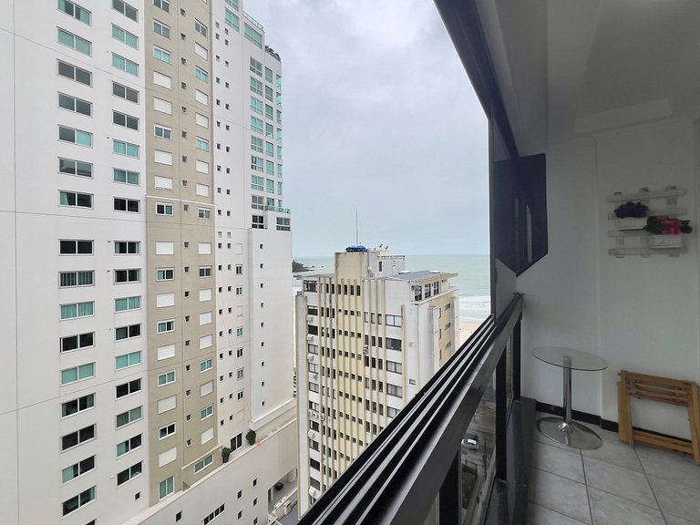 Espaçoso Apto 2sui+1Q Vista Mar 50m Praia Central