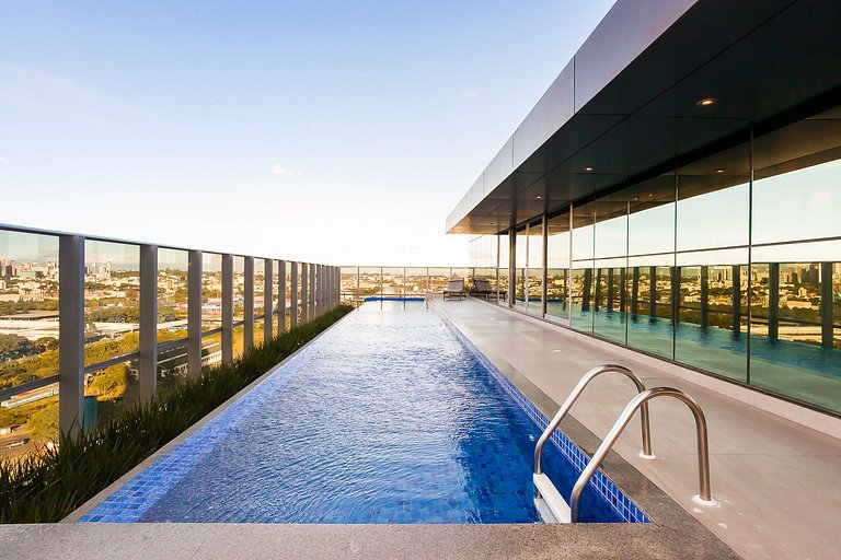 Apto Central 1 Quarto, Piscina e 2 Vagas